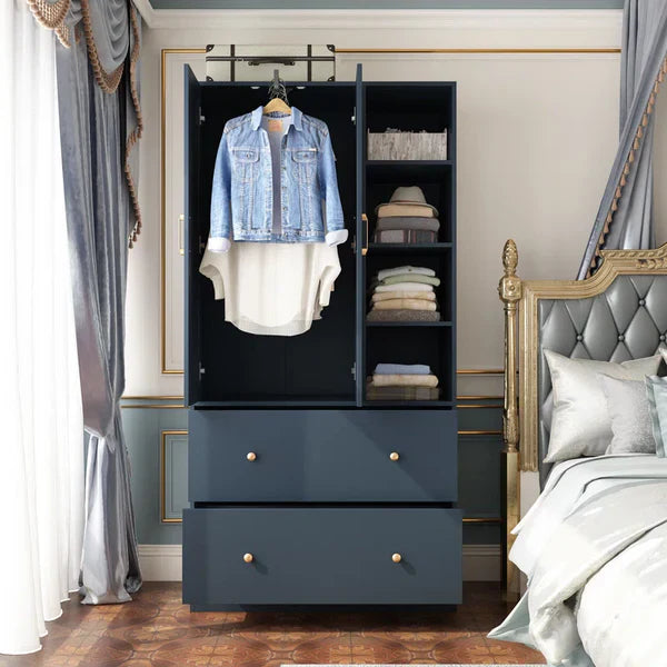 Zaynah Almirah With Mirror